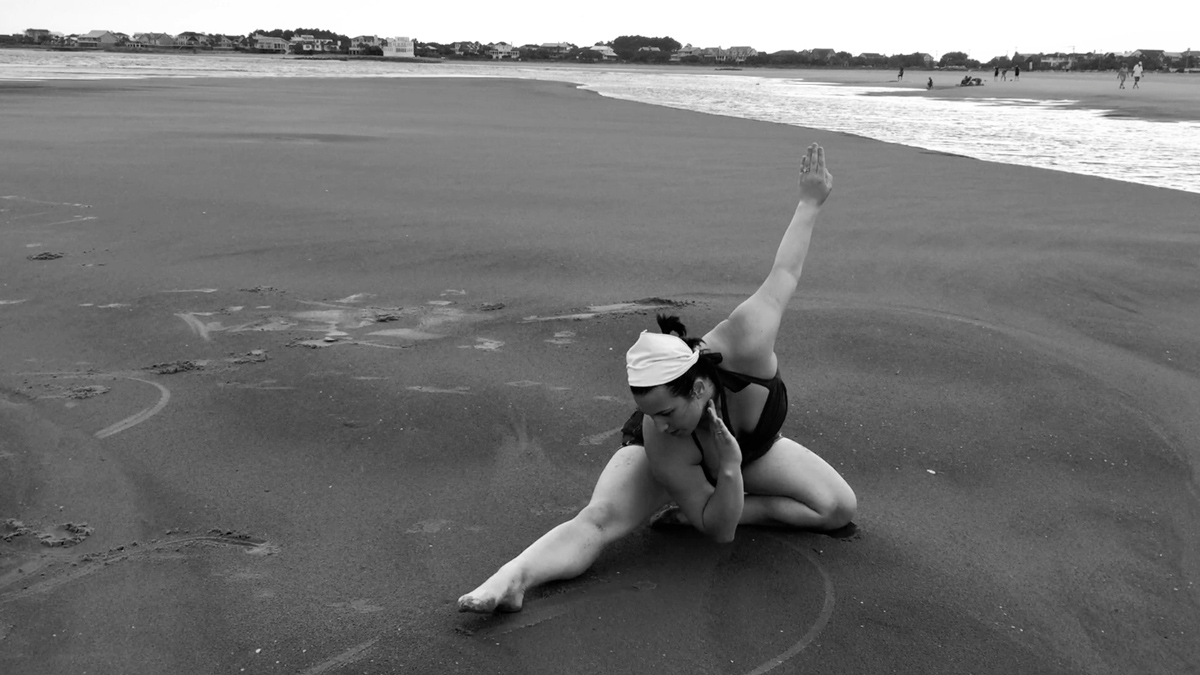 tina-dancing-on-the-beach-02