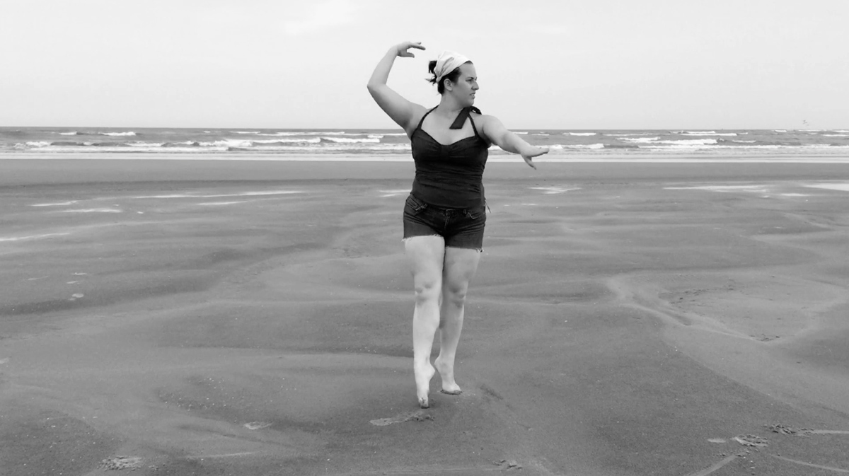 tina-dancing-on-the-beach-06
