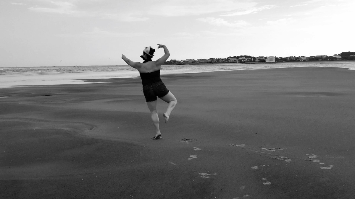 tina-dancing-on-the-beach-09